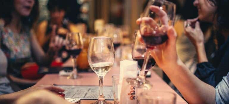 People enjoying food and drinks in a restauraunt